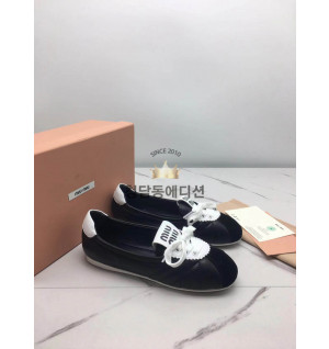 미우미우 스니커즈