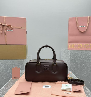 미우미우 MIU MIU 소프티 패디드 아르카디