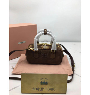 미우미우 MIU MIU 소프티 패디드 아르카디 (스웨이드) (컬러 브라운)