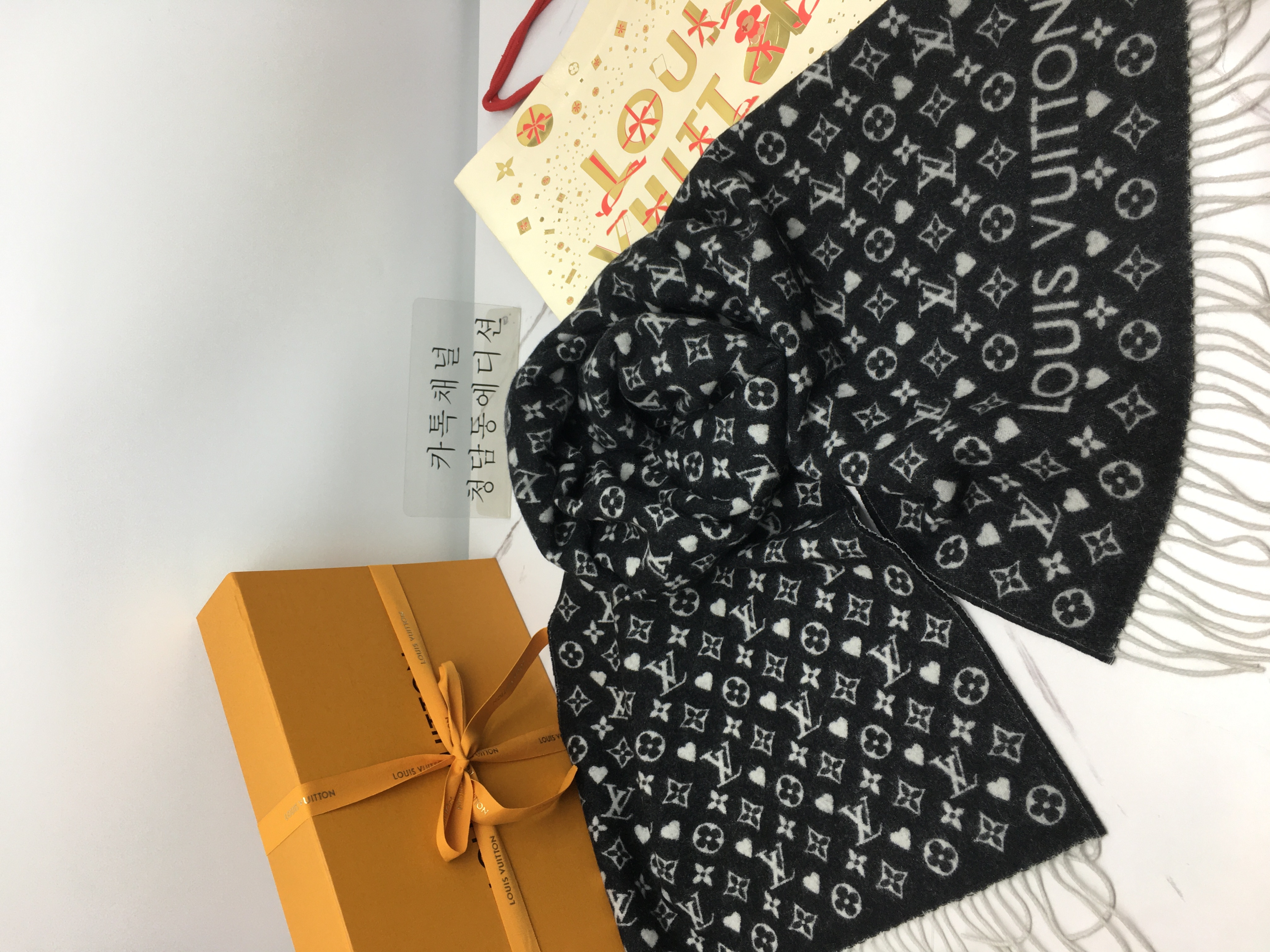 루이비통 캐시미어 모노그램 머플러