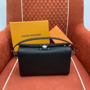 루이비통 소울 트렁크 이스트 웨스트 M11615