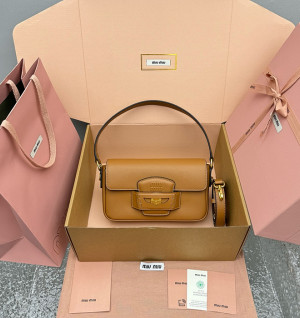 미우미우 페니 가죽백