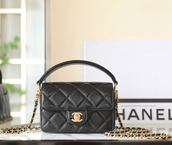 샤넬 24K 핸들 장식의 미니 플랩백