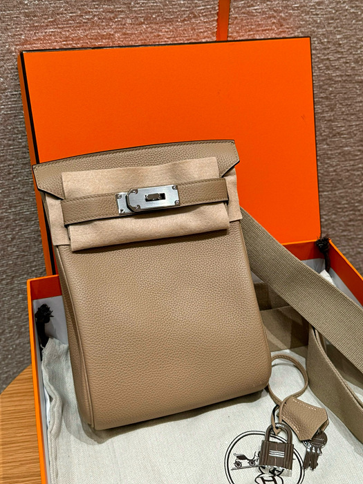 에르메스 핵아도 올수공 PM (컬러 trench)