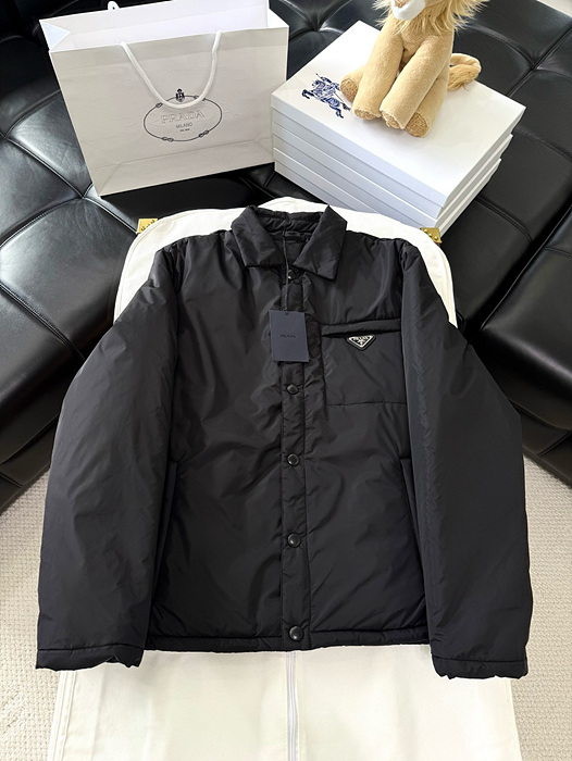 프라다 리나일론 경량 패딩 (남성용)