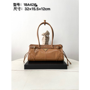 프라다 미디엄 가죽 핸드백 1BA426