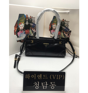 프라다 미디엄 나플락 페이던트 가죽 핸드백 1BA426