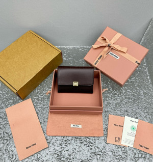 미우미우 플랩 카드 지갑