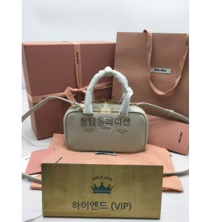 미우미우 아르카디 가죽백 레귤러 (renewal ver.)