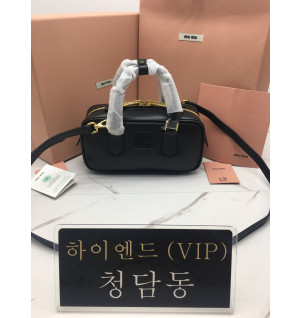 미우미우 아르카디 가죽백 레귤러 (renewal ver.)