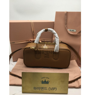 미우미우 아르카디 가죽백 27CM (renewal ver.)