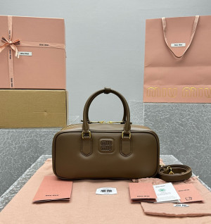 미우미우 아르카디 가죽백 27CM (renewal ver.)