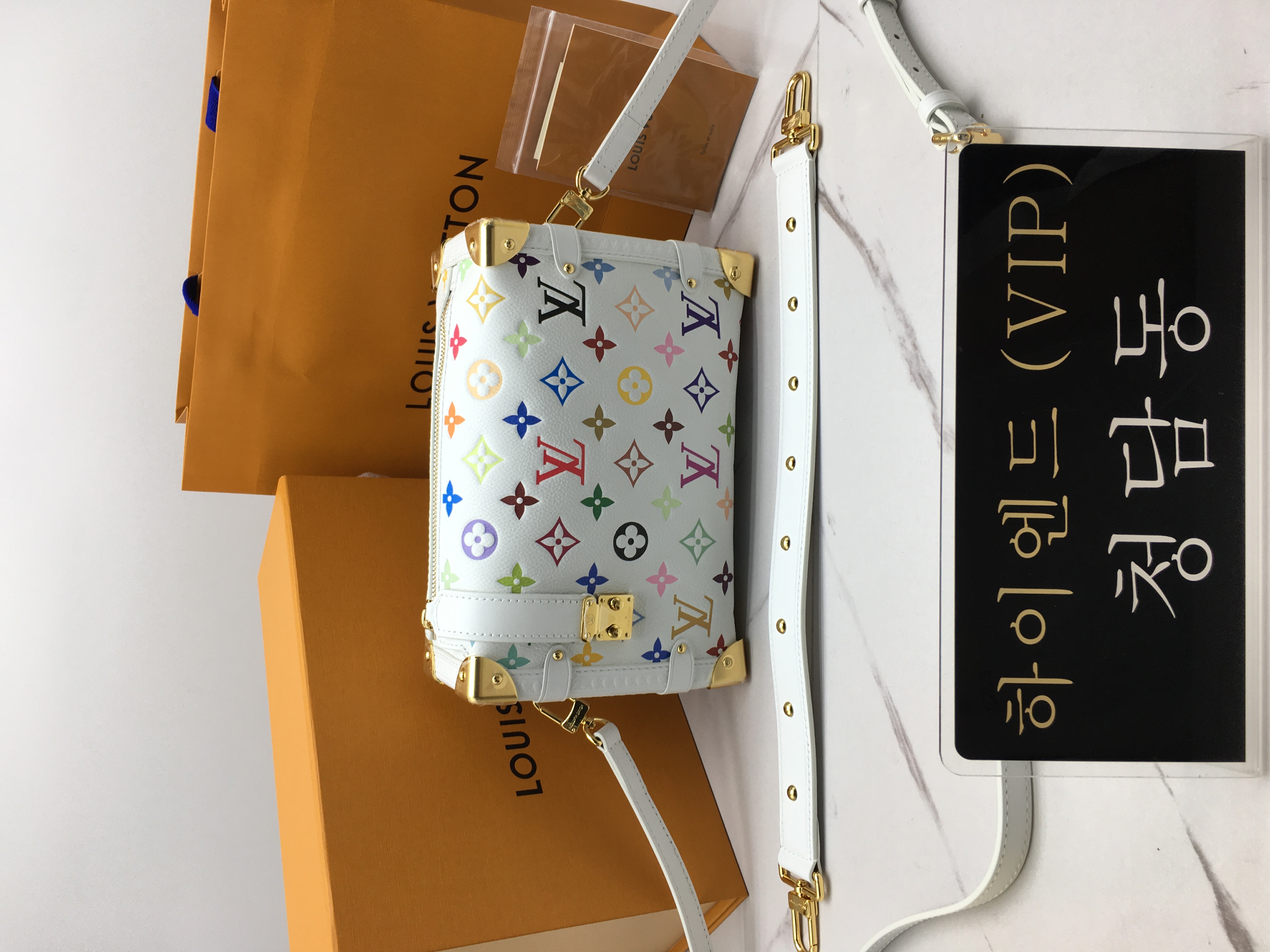 루이비통 무라카미 콜라보 사이드 트렁크 M14046