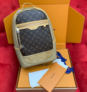 루이비통 아웃도어 백팩 M12624