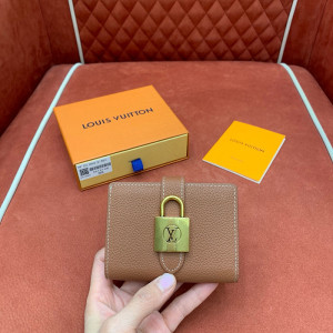 루이비통 로우 키 컴팩트 지갑 M12148