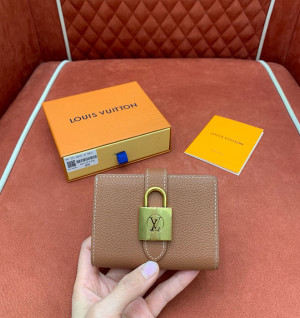 루이비통 로우 키 컴팩트 지갑 M12148