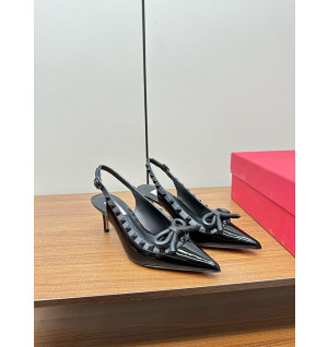 발렌티노 v 미디움 힐