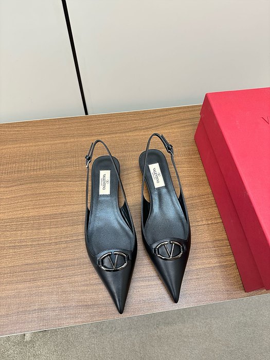 발렌티노 v 슬링백