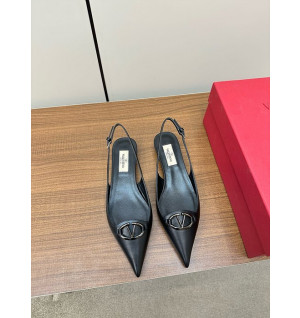 발렌티노 v 슬링백