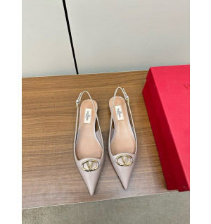 발렌티노 v 슬링백