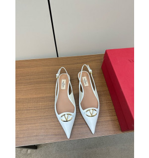 발렌티노 v 슬링백