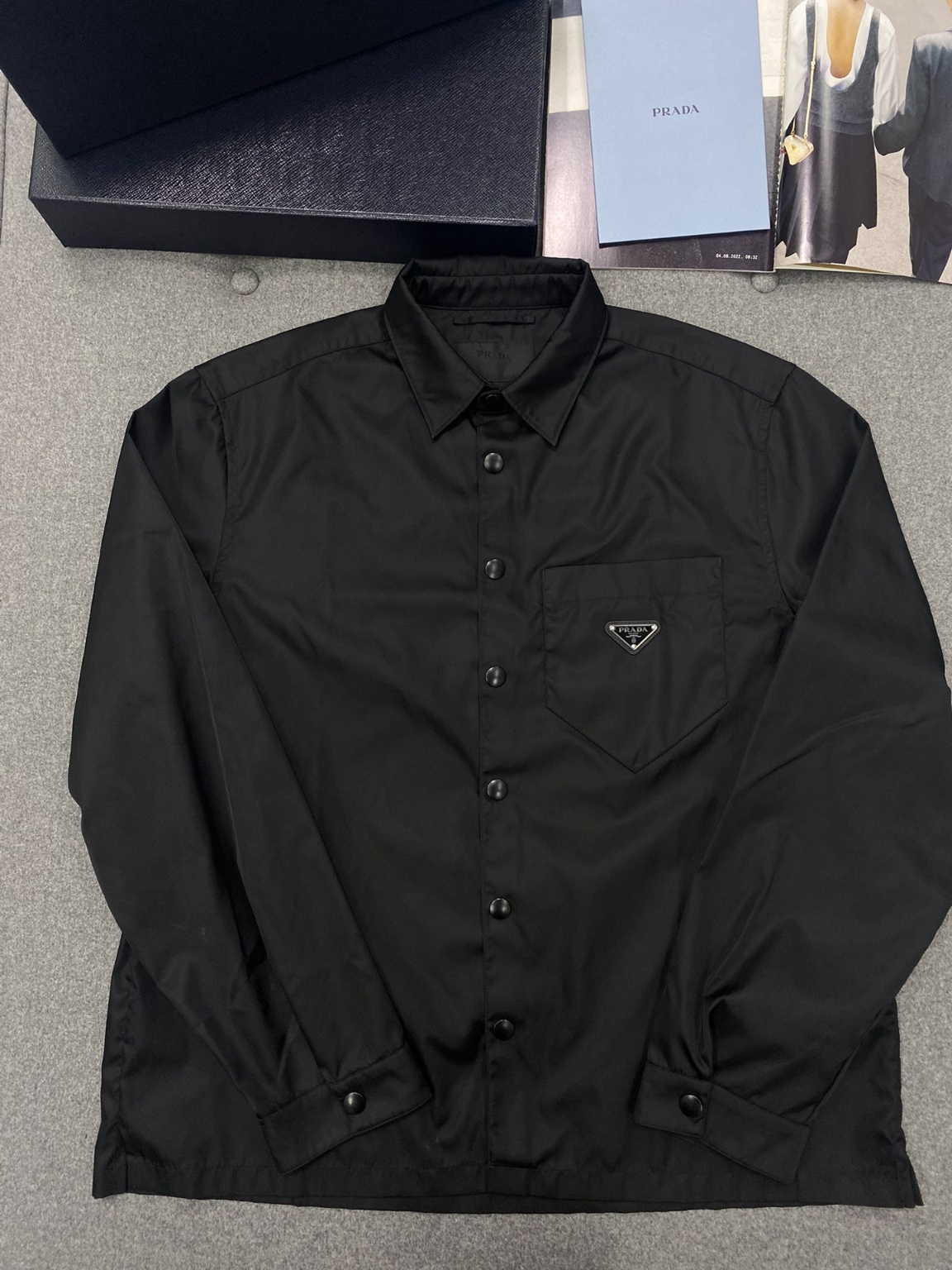프라다 삼각로고 리나일론 셔츠 자켓 (남성용)