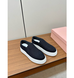 미우미우 캔버스 스니커즈