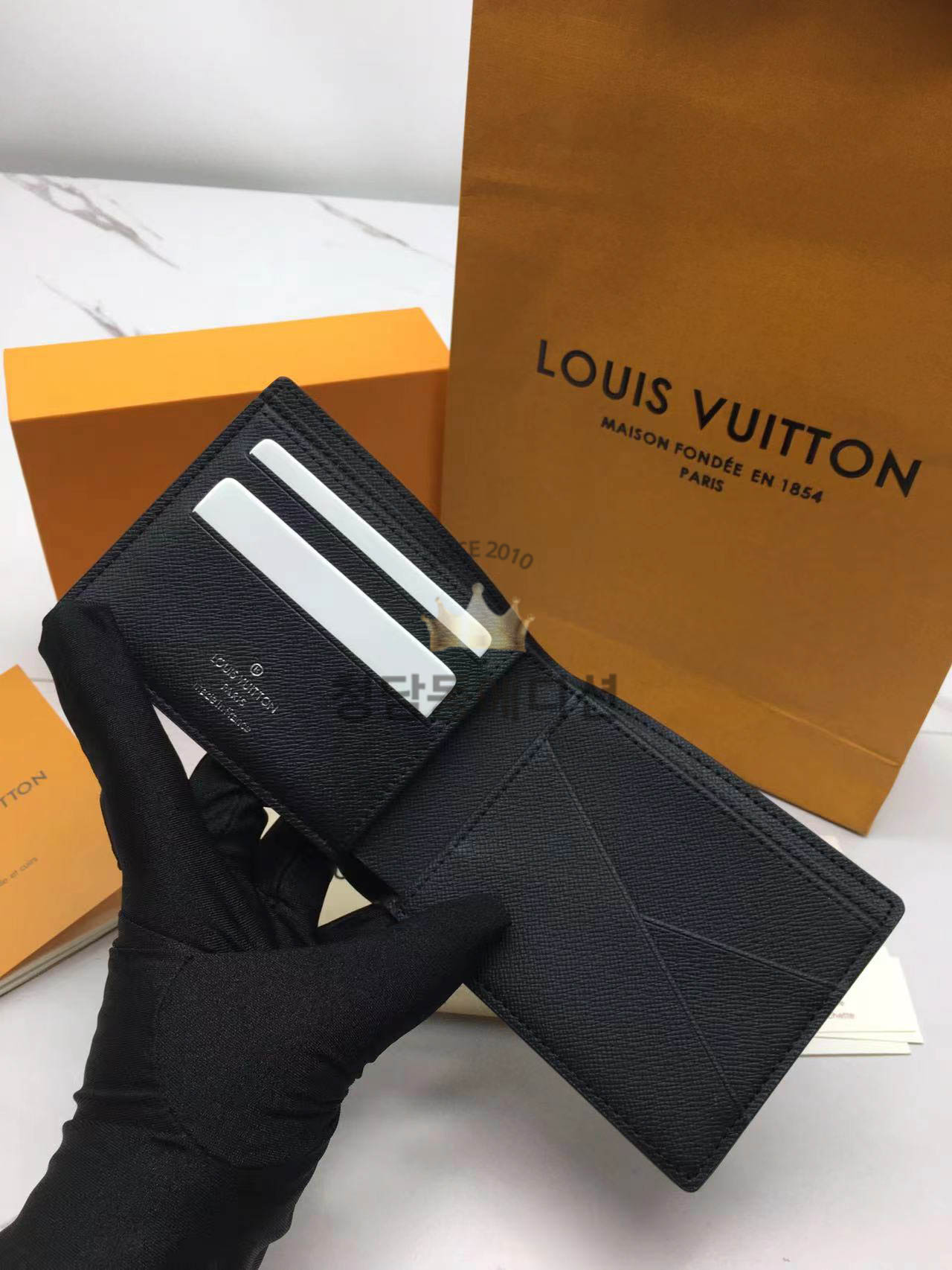 루이비통 멀티플 월릿 남자 반지갑 타이가 블랙