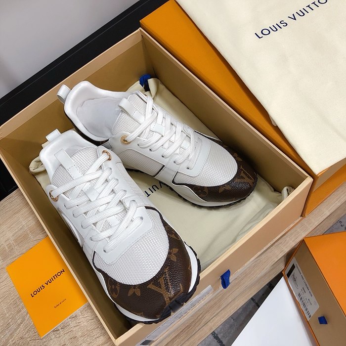 루이비통 런어웨이 스니커즈