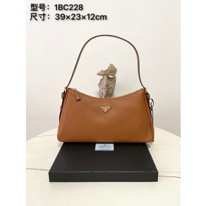 프라다 에메 라지 가죽 숄더백 1BC228