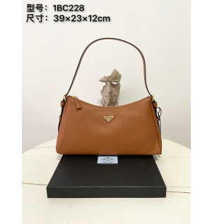 프라다 에메 라지 가죽 숄더백 1BC228