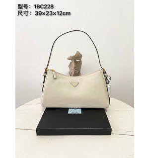 프라다 에메 라지 가죽 숄더백 1BC228