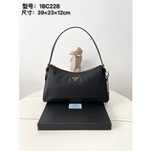 프라다 에메 라지 가죽 숄더백 1BC228