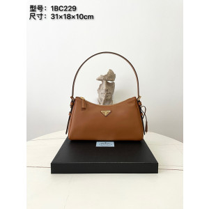 프라다 에메 미디엄 가죽 숄더백 1BC229