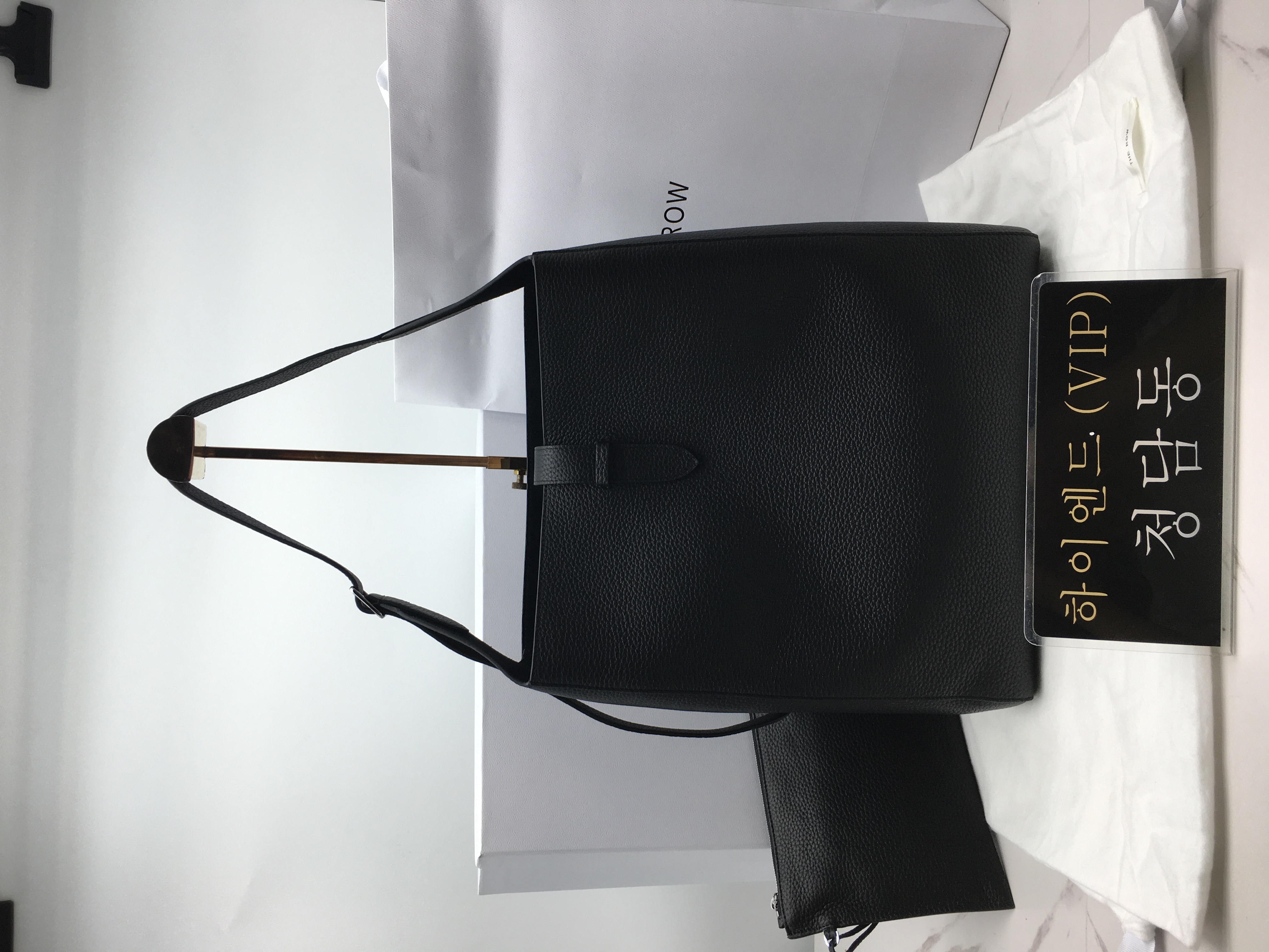 더 로우 블레이크 호보백 (컬러 블랙)