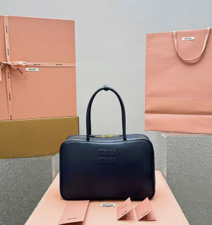 미우미우 가죽 보 백 라지