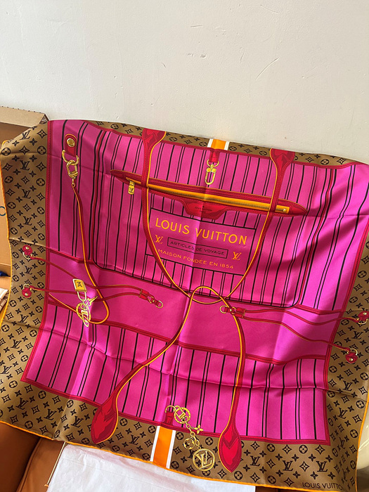 루이비통 실크 스카프