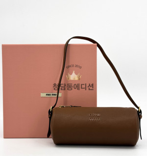 미우미우 나파 가죽 파우치