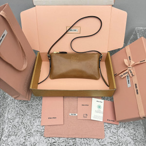 미우미우 미니 파우치