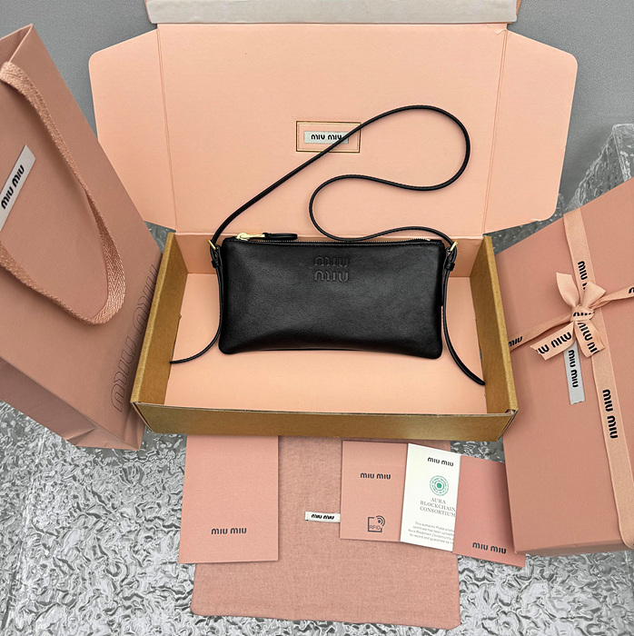 미우미우 미니 파우치