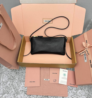 미우미우 미니 파우치