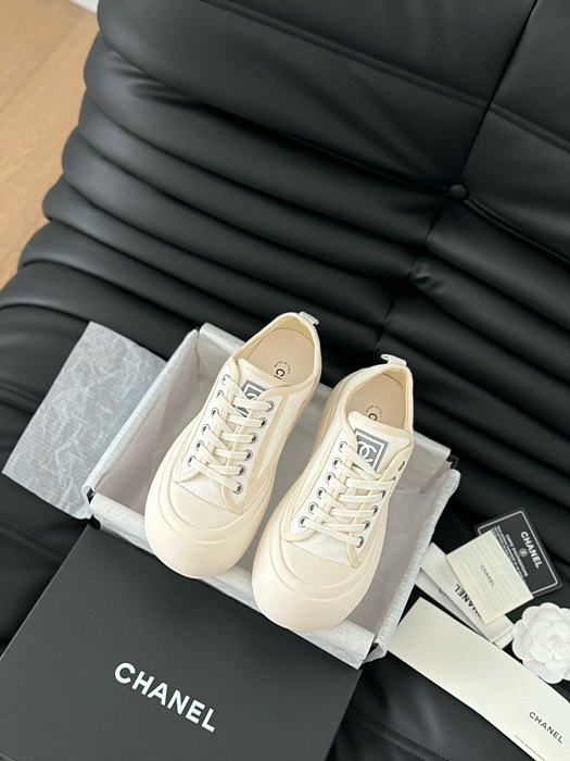 샤넬 캔버스 스니커즈