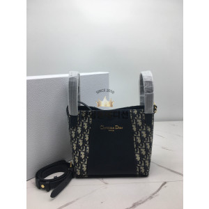 디올 SIGNATURE 스몰 버킷백 블루 디올 오블리크 자카드 앤 스무스 카프스킨