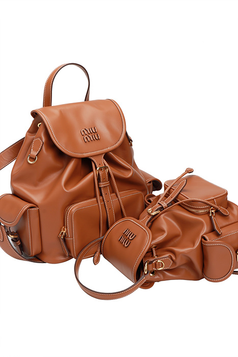 미우미우 엠보싱로고 가죽 백팩 스몰, 미디움