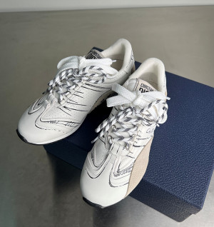 디올 디 스케치 스니커즈