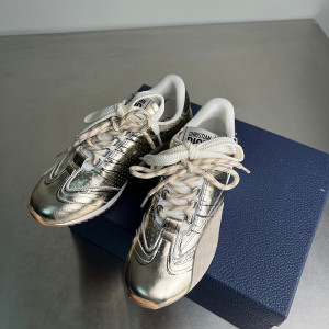 디올 디 스케치 스니커즈