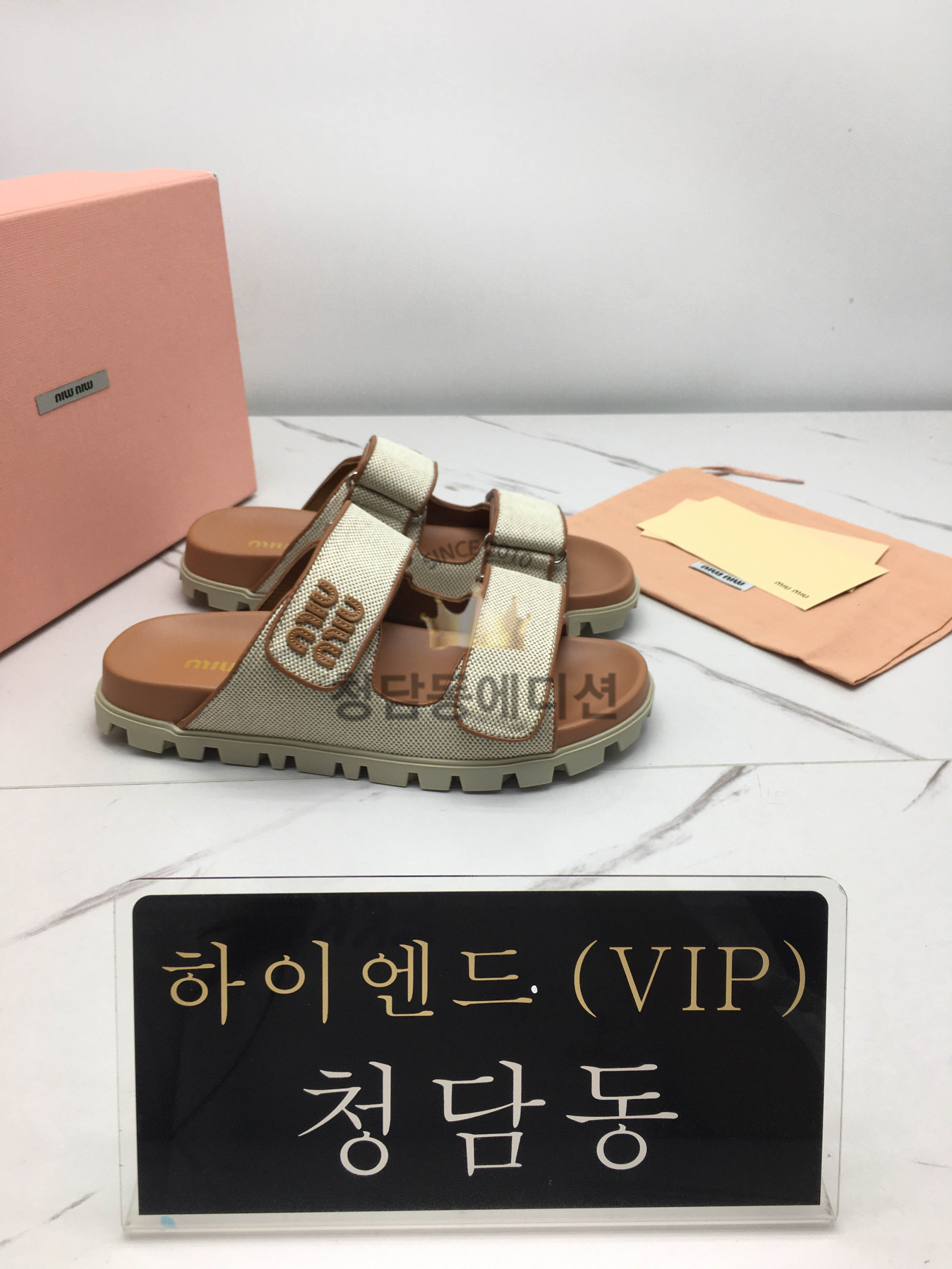 미우미우 캔버스 슬라이드