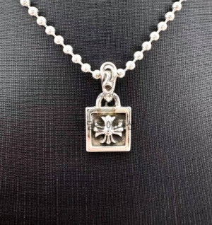 크롬하츠 ch 마티스 크로스 프레임 펜던트