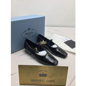 프라다 브러쉬드 가죽 메리제인 발레리나