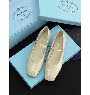 프라다 브러쉬드 가죽 메리제인 발레리나